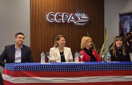 Carson Villalba, director Ejecutivo del CCPA; Suemayah Abu-Douleh, directora de Diplomacia Pública de la embajada de los Estados Unidos; Mónica Thompson, presidenta del CCPA y Emilia Cárdenas en la presentacion de Feel USA Freedom 250 que será en el Puerto de Asuncion