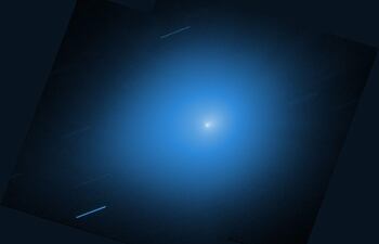 El cometa 3I/ATLAS llegó desde más allá del sistema solar y, antes de proseguir su viaje por el espacio, el próximo día 19 alcanzará su punto más cercano a la Tierra, unos 270 millones de kilómetros, momento que los mayores telescopios aprovecharán para estudiar esta especie de "eslabón perdido".