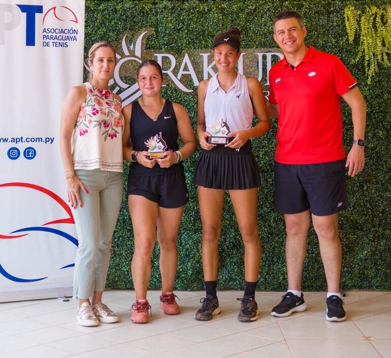 Zoe Doldán Viñales (d) fue finalista en singles y campeona en dobles junto a Sofía Barreto.