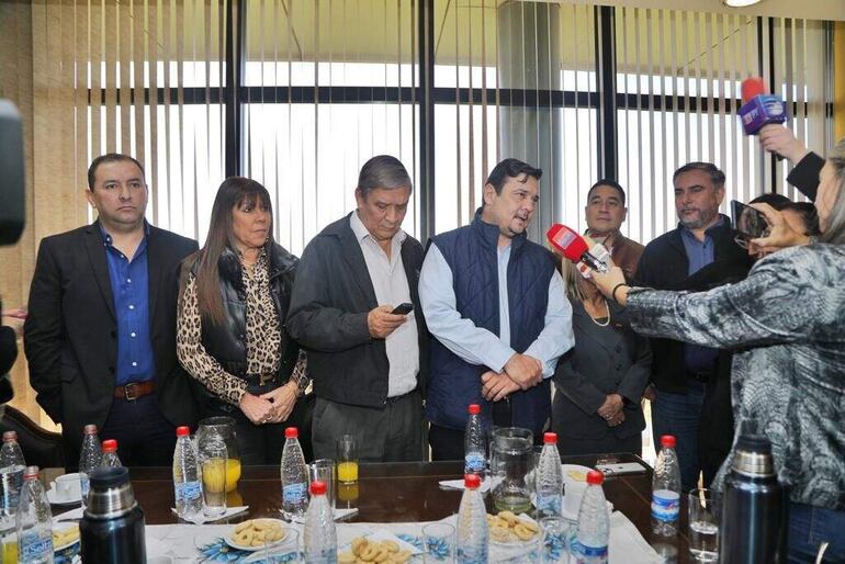 Senadores liberales habían anunciado la conformación de la bancada liberal con proyección a integrar una multibancada. 