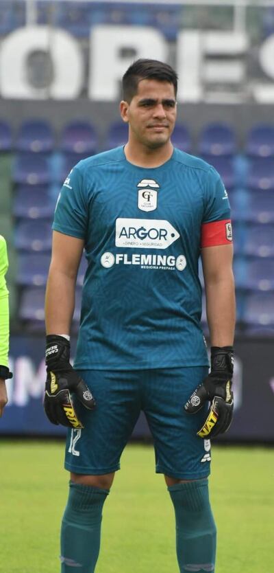 Carlos María Servín Caballero (24/05/87), arquero y capitán de Tacuary.