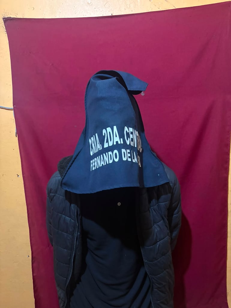 El detenido cuenta con antecedentes penales.