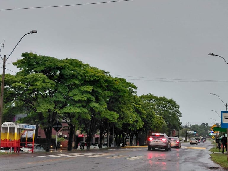Sistema de tormentas ingresó a Itapúa con temporales de gran actividad eléctrica Sistema de tormentas ingresó a Itapúa con temporales de gran actividad eléctrica