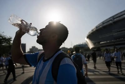 Los aficionados podrán ingresar a los estadios con envases blandos con agua de hasta 590 ml.