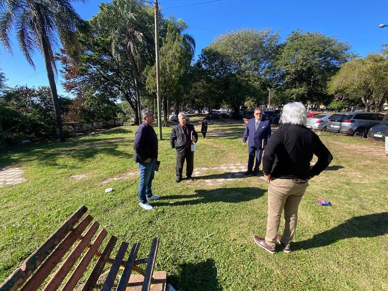 El monumento conmemorativo de los 100 años de Luis Alberto del Paraná estaría en las inmediaciones de El Cabildo.