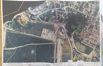 En el mapa presentado por el MOPC a la Municipalidad se observa la ubicación pegado al aeropuerto Carlos Miguel Jimenez y sollo la ruta de la circunvalación divide a los vecinos de la Villa Aeropuerto.