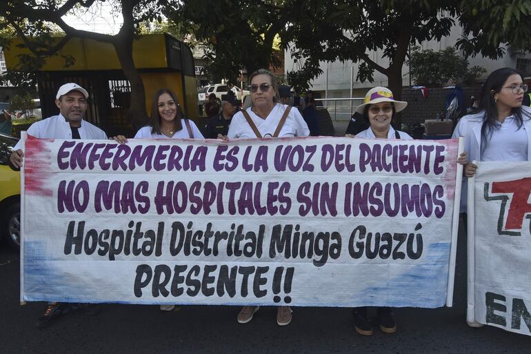 Enfermería se movilizó en Asunción para ser "la voz de los pacientes". 