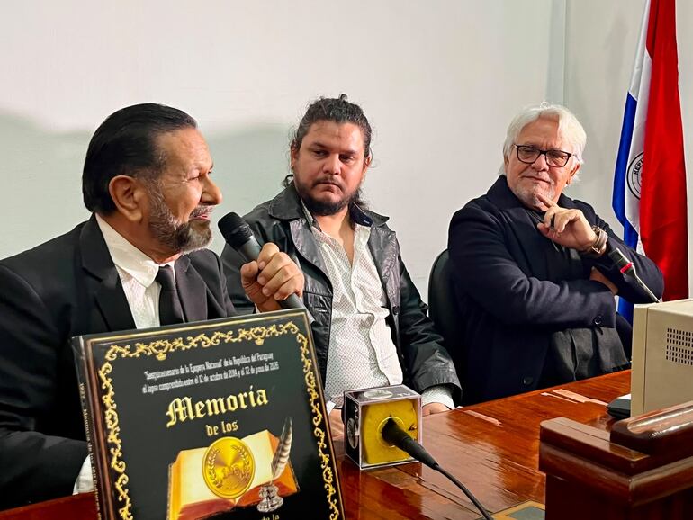Memoria de los Cultores de Oro de la Identidad Nacional es el título de la obra del investigador y cultor paraguayo Gerardo Aguiar Roa, presentado por el director de El Cabildo Anibal Saucedo Rodas.