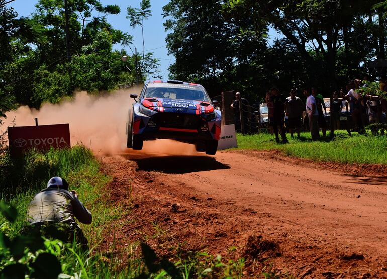 Fau Zaldívar se mantiene como líder en la general, pese a terminar cuarto la etapa de ayer.
