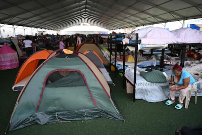 Afectados por los terremotos en Venezuela se han desplazado desde La Guaira, el estado más devastado del país por el desastre, a otras regiones que no sufrieron daños considerables