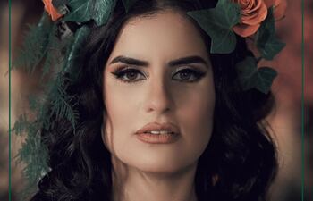 Portada del libro "Esencia faraónica" de la guaireña Fabiola Faraone.