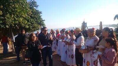 El ballet de Adultos Mayores dieron una cálida bienvenida a los turistas en el Puerto de Pilar.