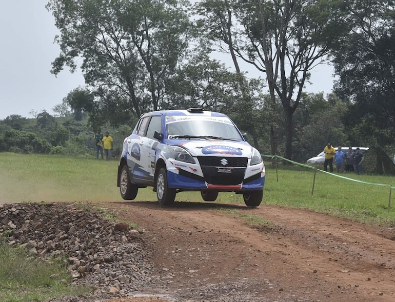 Sebastián Martínez y Ale Álvarez destacaron en la RC4C con el Swift.