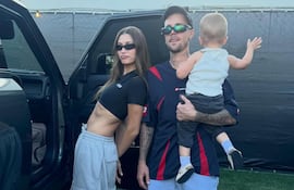 Hailey y Justin Bieber con el tierno Jack Blues.