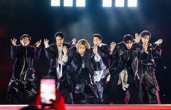 La banda surcoreana BTS durante el show que ofreció el sábado en Seúl y fue seguido por más de 18 millones de espectadores en todo el mundo.