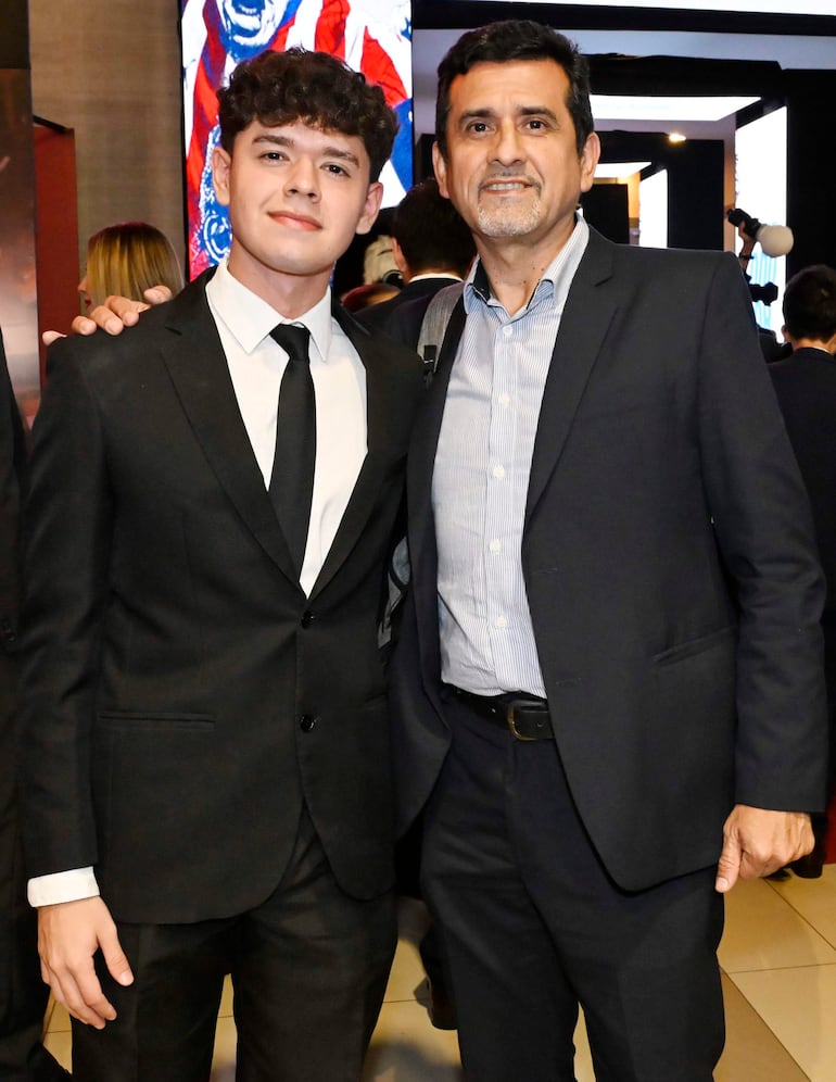 Fabricio Peralta y Gustavo Peralta en el avant premiere de El Renacer Albirrojo