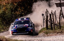 Fau Zaldívar y Marcelo der Ohannesian al mando del Škoda Fabia RS Rally2 del equipo MZ Racing.