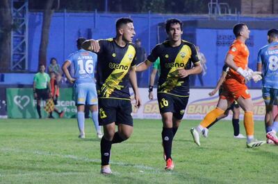 Lucas González y Marcos Benítez anotaron en el triunfo del "canario". (Foto: APF)