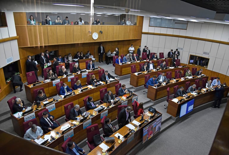 ¡Jubilación VIP sin fin!: Senado lleva a “foja cero” el tratamiento y siguen los privilegios