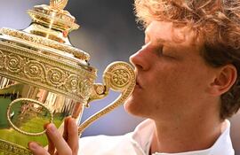 El italiano Jannik Sinner aumentó su ventaja al frente de la clasificación ATP.