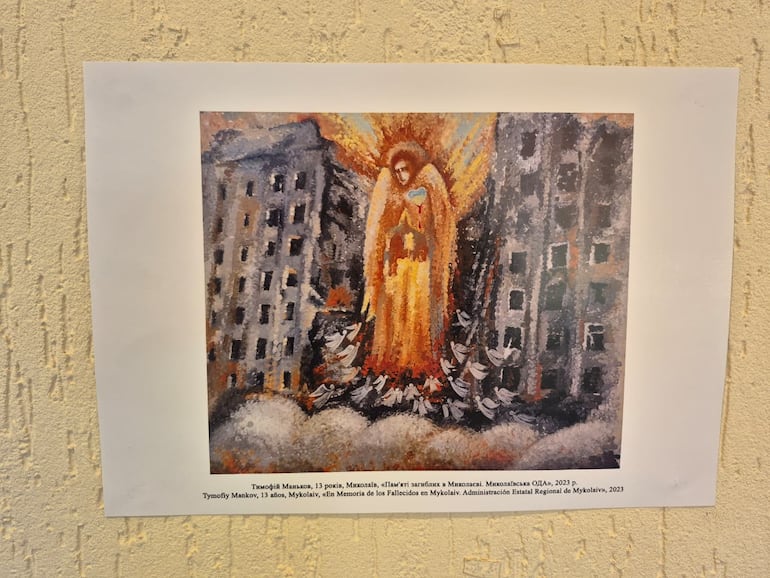 Encarnación: exposición de dibujos de niños y jóvenes ucranianos expone realidad tras cuatro años viviendo bajo bombas