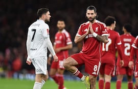 El húngaro del Liverpool, Dominik Szoboszlai, marcó un golazo y regaló otro.