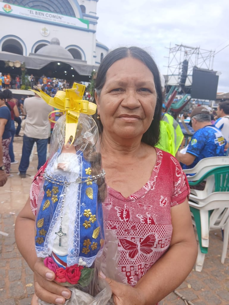 La señora Daniela hace más de 20 años que es devota de la Virgen.