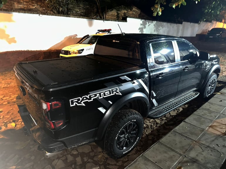 La camioneta Ford Raptor en la que se movilizaba Luis María Sarubbi Duarte.