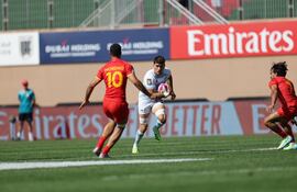 Santiago Álvarez, una de las figuras de Argentina, en acción durante el duelo contra España.