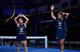 Josemaría y González festejaron el pasaporte a las finales del Premier Pádel P2 2026 que se disputa en el COP Arena.