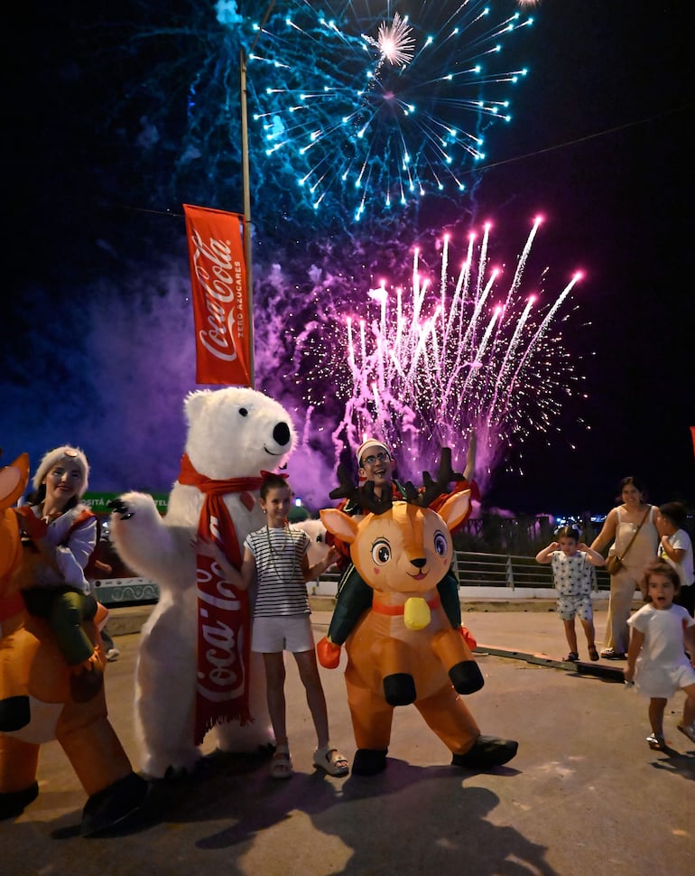 Clásicos personajes de la marca saludaron a los asistentes. 
