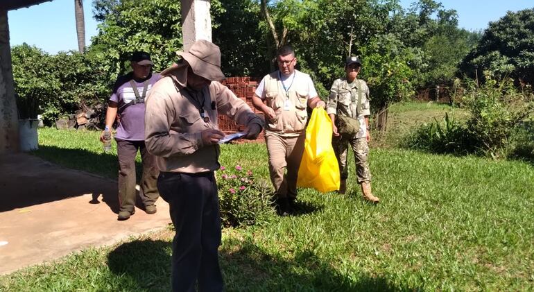 La agrupación de reserva naval “Contralmirante Bozzano” acompañó el operativo de minga ambiental desarrollado en el distrito de Cambyreta.