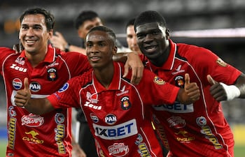 Wilfred Correa (c) marcó el gol para Caracas sobre Botafogo.