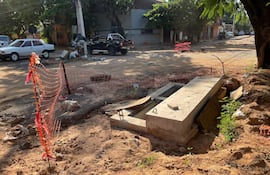 Vista de la zona de obras del desagüe pluvial de la zona del Mercado de Abasto, sobre la calle Epifanio Méndez Fleitas.