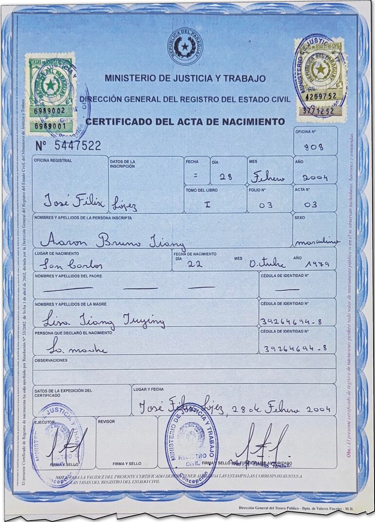 Certificado de nacimiento expedido por el Registro Civil en el cual dice que Jiang nació en San Carlos del Apa (Paraguay).