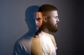 La meditación estoica examina los pensamientos, emociones y acciones para alinear tus respuestas con la razón y la virtud.