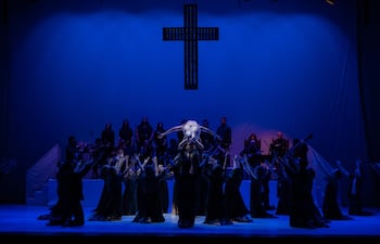 Una de las escenas del “Kurusu Rape – Vía Crucis”, que muestra el recorrido de Jesús hacia la cruz, combinando actuación, danza y música en vivo.