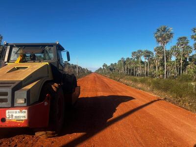 El MOPC está culminando la construcción de un camino de acceso a la comunidad de Yakye Axa, departamento de Presidente Hayes.