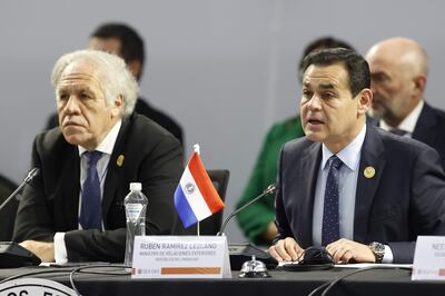 El ministro de Relaciones Exteriores de Paraguay, Rubén Ramírez, sentado a la derecha de Luis Almagro, secretario general de la OEA.