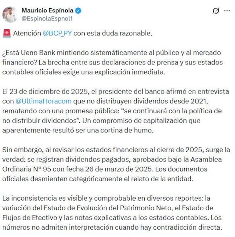 Tuit de Mauricio Espínola con cuestionamiento sobre Ueno Bank y sus estados financieros, en un fondo digital.