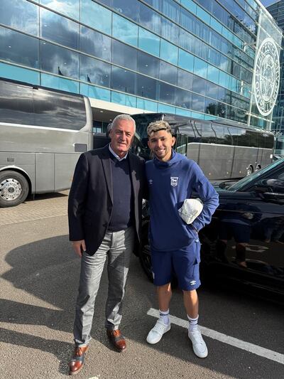 Gustavo Alfaro y Julio Enciso saliendo del King Power Stadium.