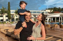 Annita Chase, Ricky Guerreros y Santi aguardan con ansias la llegada de Adrián.