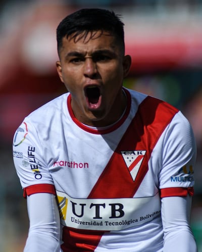 Héctor Damián Bobadilla, en el festejo de su gol para el Always Ready.