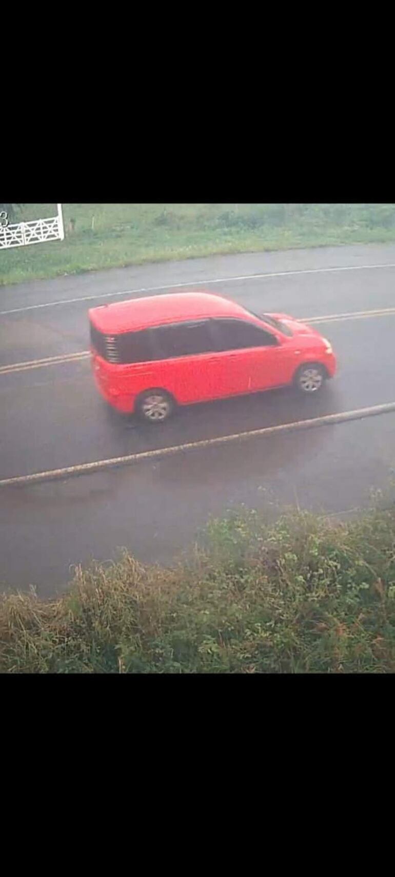 Imagen de circuito cerrado donde aparece el vehiculo utilizado por los supuestos piratas del asfalto.