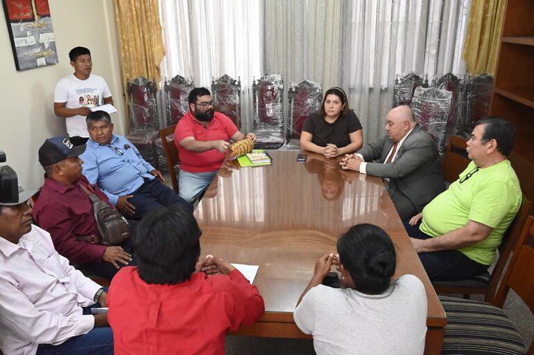 Indi plantea reglamento para evitar que indígenas acampen frente a local en Asunción