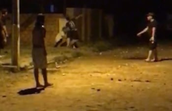 Vecinos se pelearon a pedradas en un asentamiento de Luque.