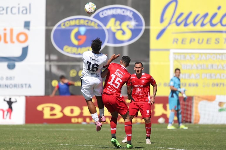 12 de Junio derrotó 1-0 a Paraguarí AC por la fecha 5 de la División Intermedia 2026 en el estadio Municipal de Carapeguá, en Carapeguá, Paraguay.