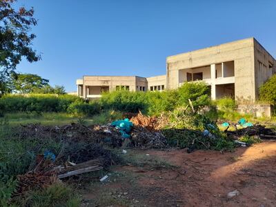 Malesas "adornan" predio del INAN, dependiente del Ministerio de Salud.