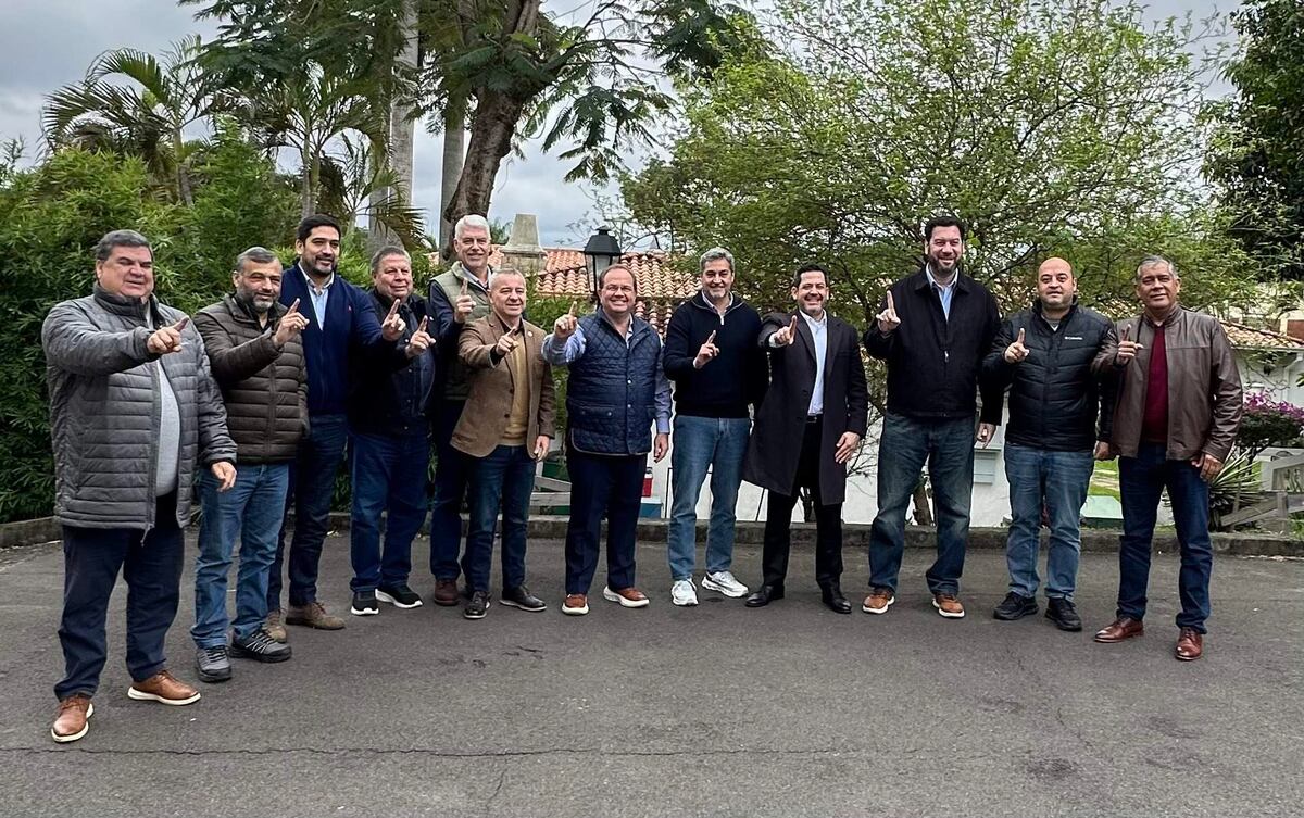 No estaba jubilado: Mario Abdo y Latorre sellan el “abrazo republicano” para Camilo Pérez en Asunción