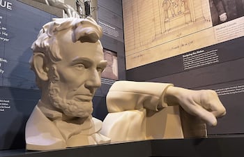 Fotografía que muestra una figura alusiva al presidente Abraham Lincoln este jueves, en Washington (Estados Unidos).